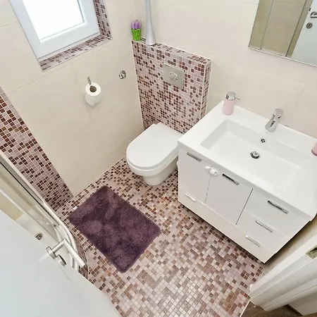 Apartman Mediteranea 1 *